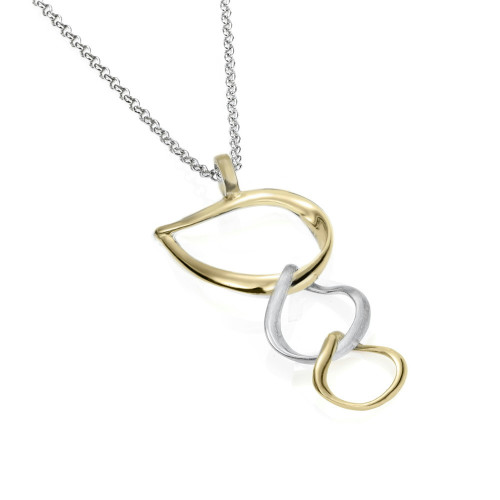 Colgante orgánico fluido de plata con baño de oro 18k