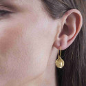 Pendientes de gancho de gotas orgánicas de plata con baño de oro 18k