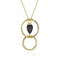 Collar con aro y ónix negro en plata de ley con baño de oro de 18k