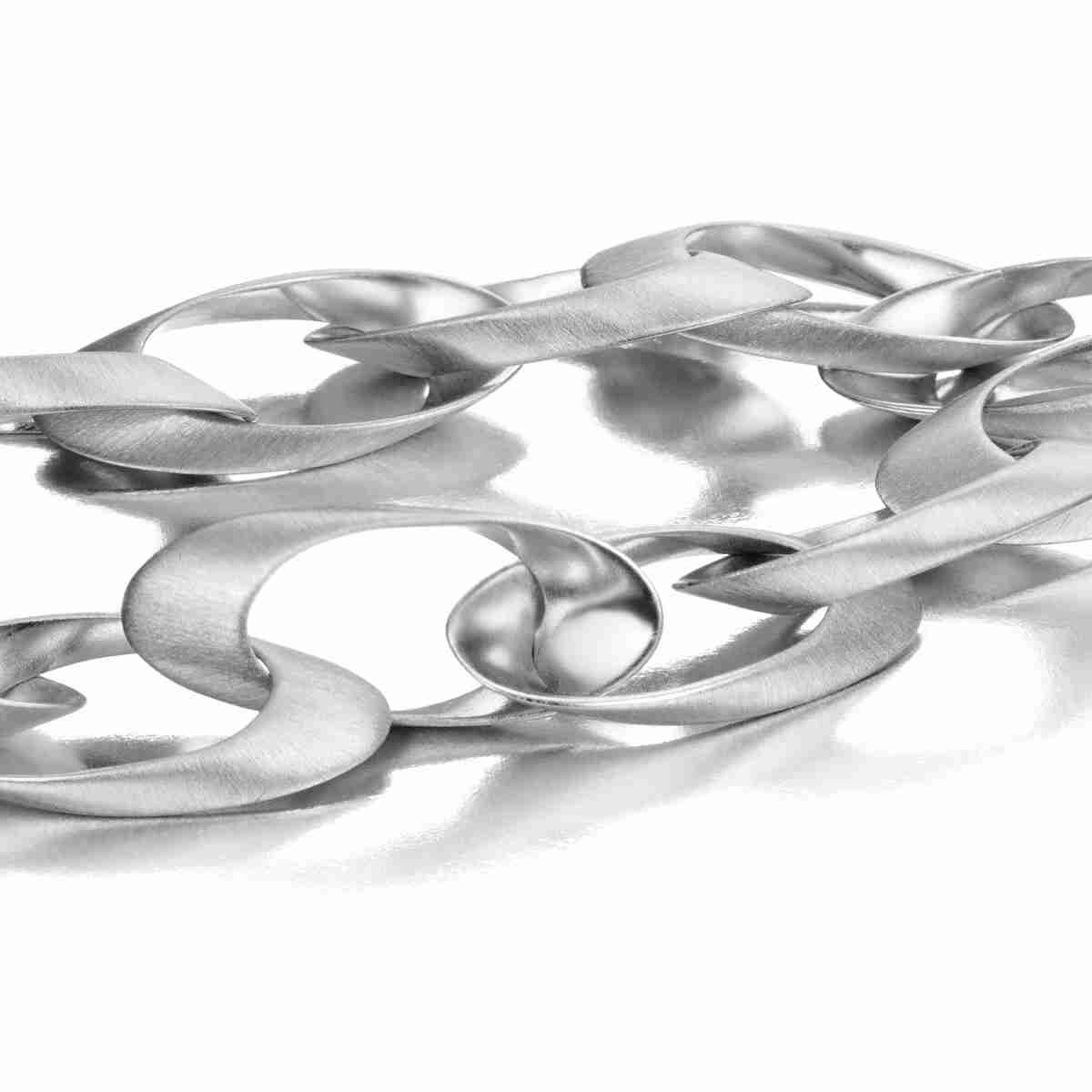 Collar largo con piezas ovaladas de plata de ley 925