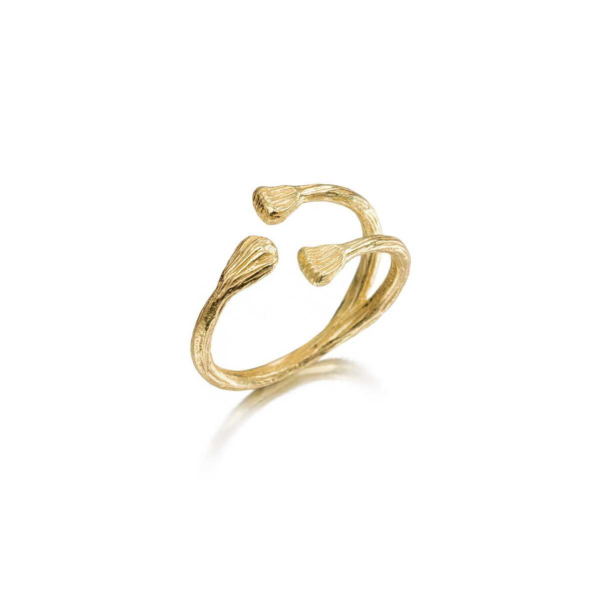Anillo ajustable de textura irregular en plata de ley con baño de oro de 18k