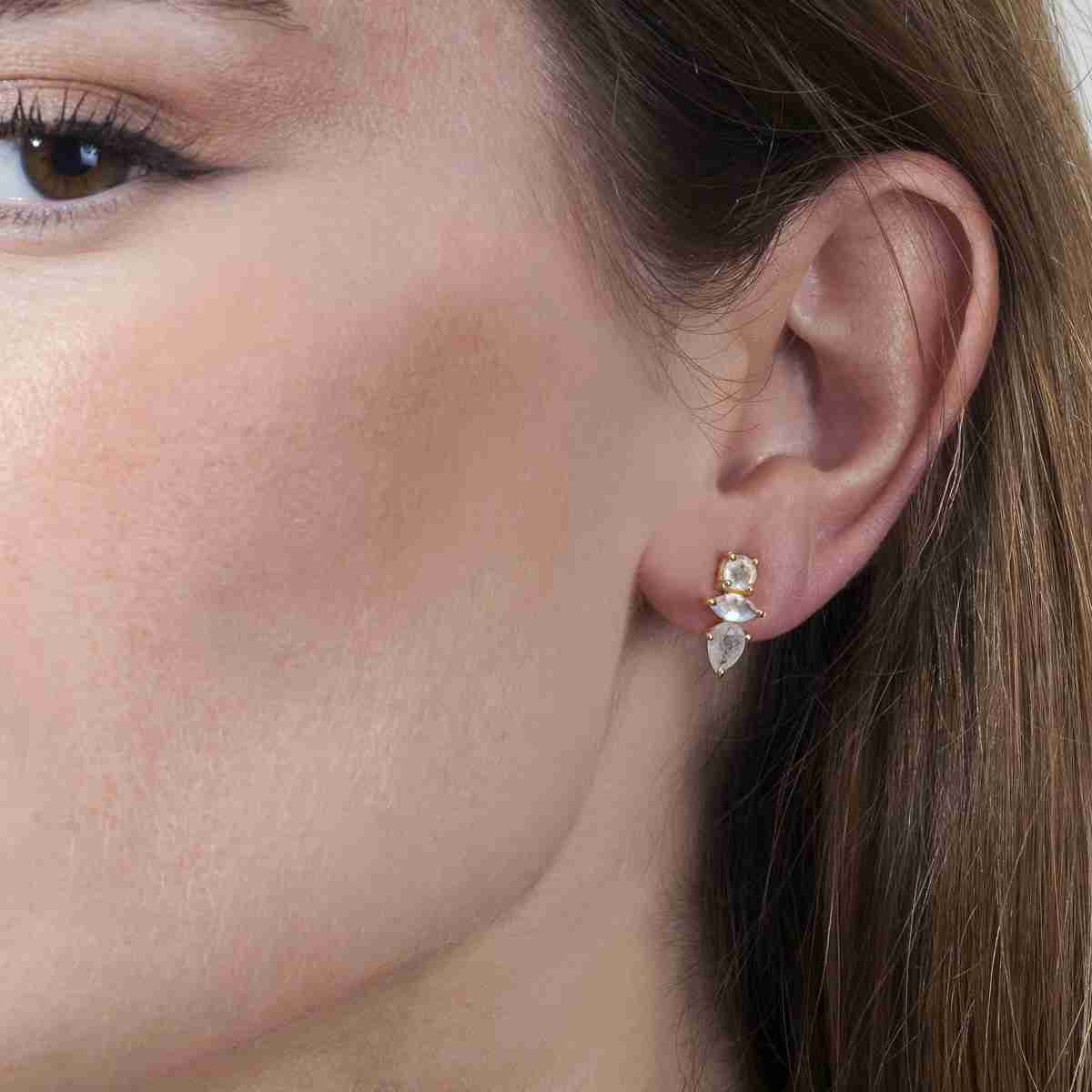 Pendientes de botón con espectrolita en plata de ley con baño de oro de 18k