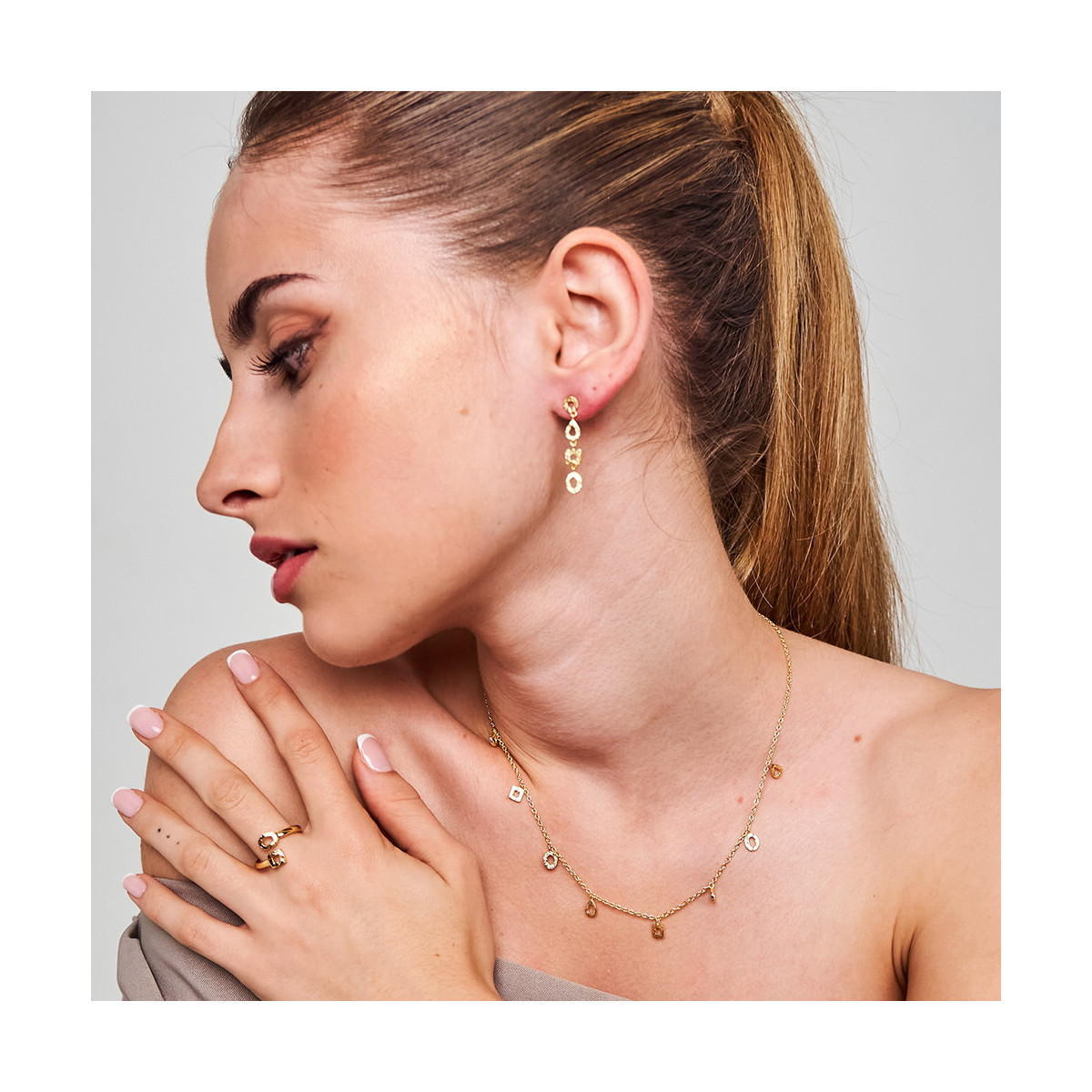 Collar geométrico en plata de ley con baño de oro 18k