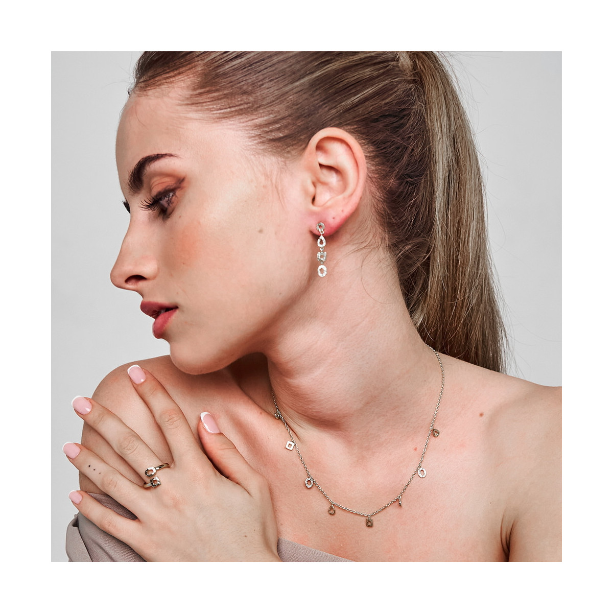 Collar geométrico en plata de ley