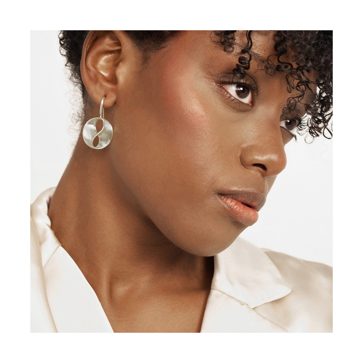 Pendientes LOVE de Plata