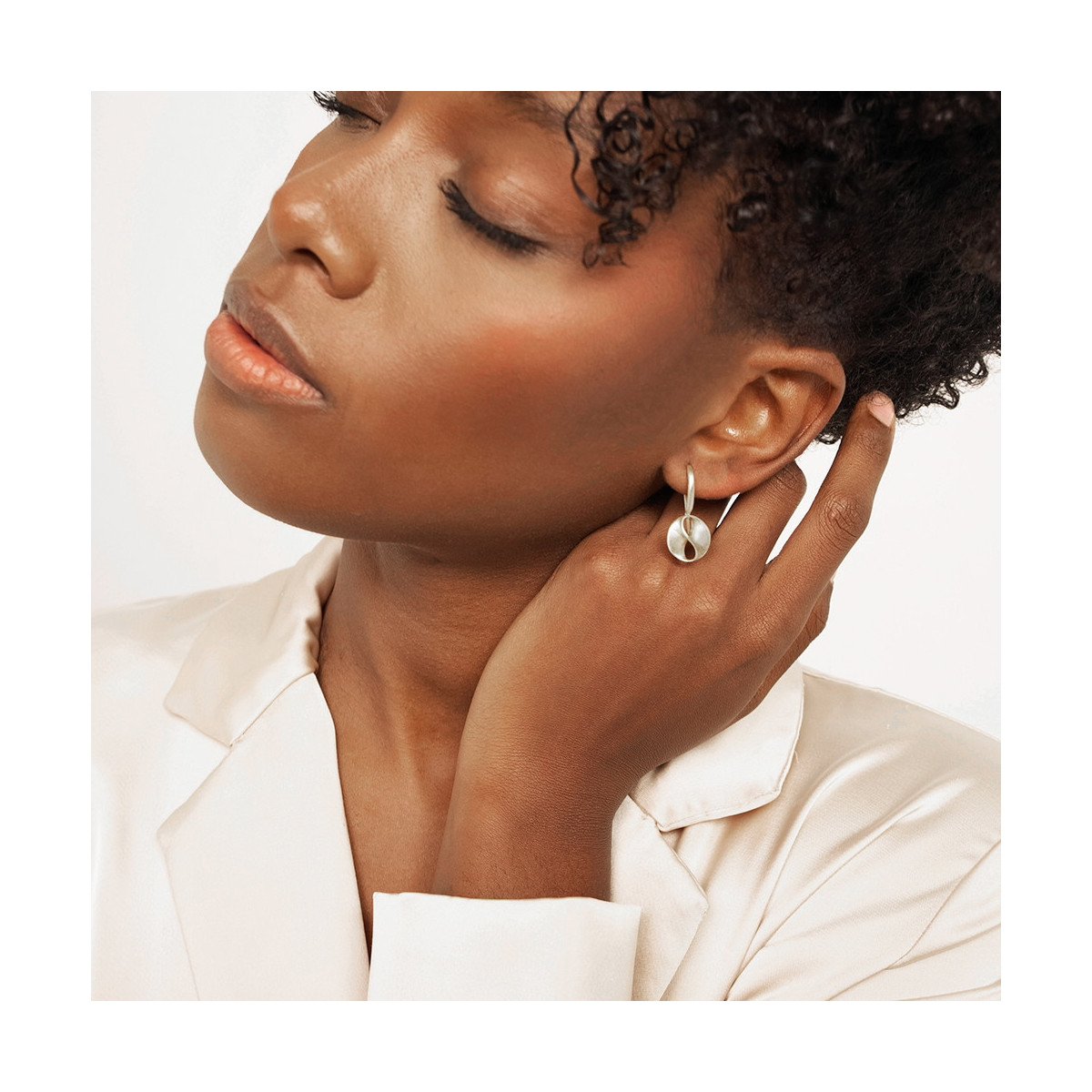 Pendientes LOVE de Plata.
