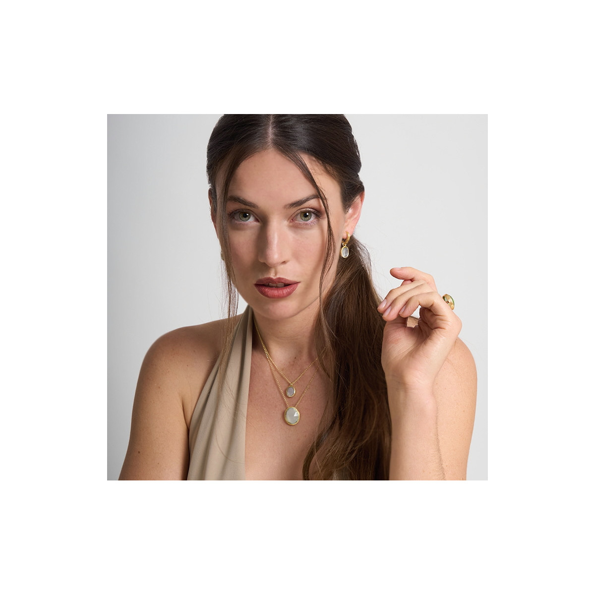 Colgante pequeño con Espectrolita en baño de oro 18k