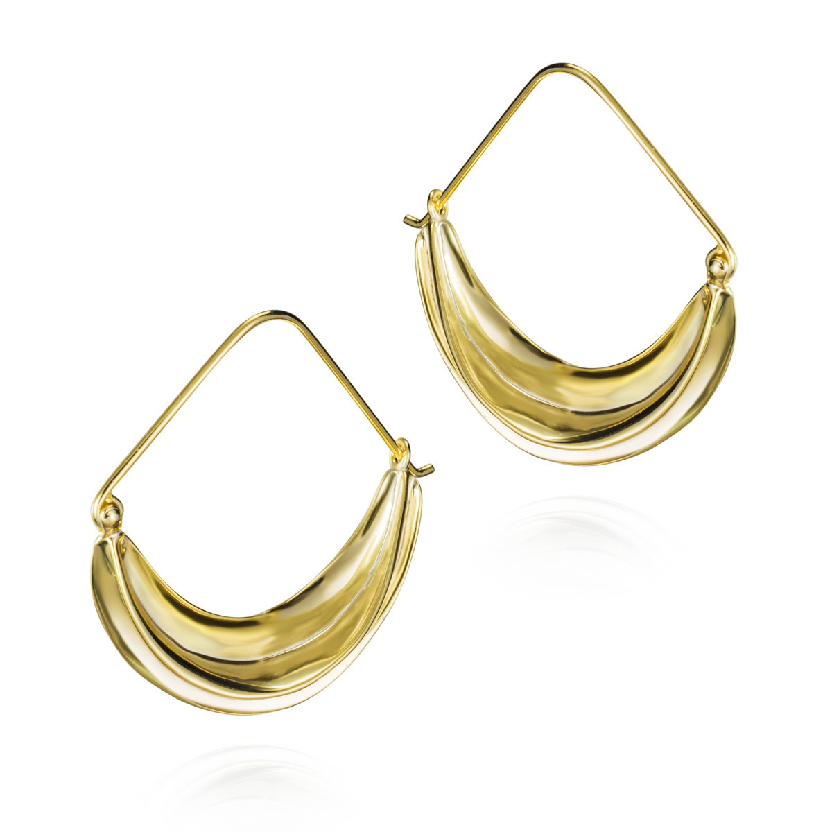 Pendientes con gancho horizontal y diseño ondulado con baño de oro 18k