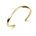 Brazalete con diseño ondulado con baño de oro 18k