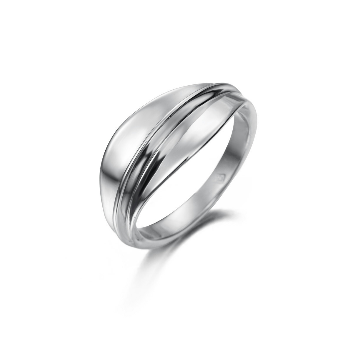 Anillo con diseño ondulado en plata de ley 925