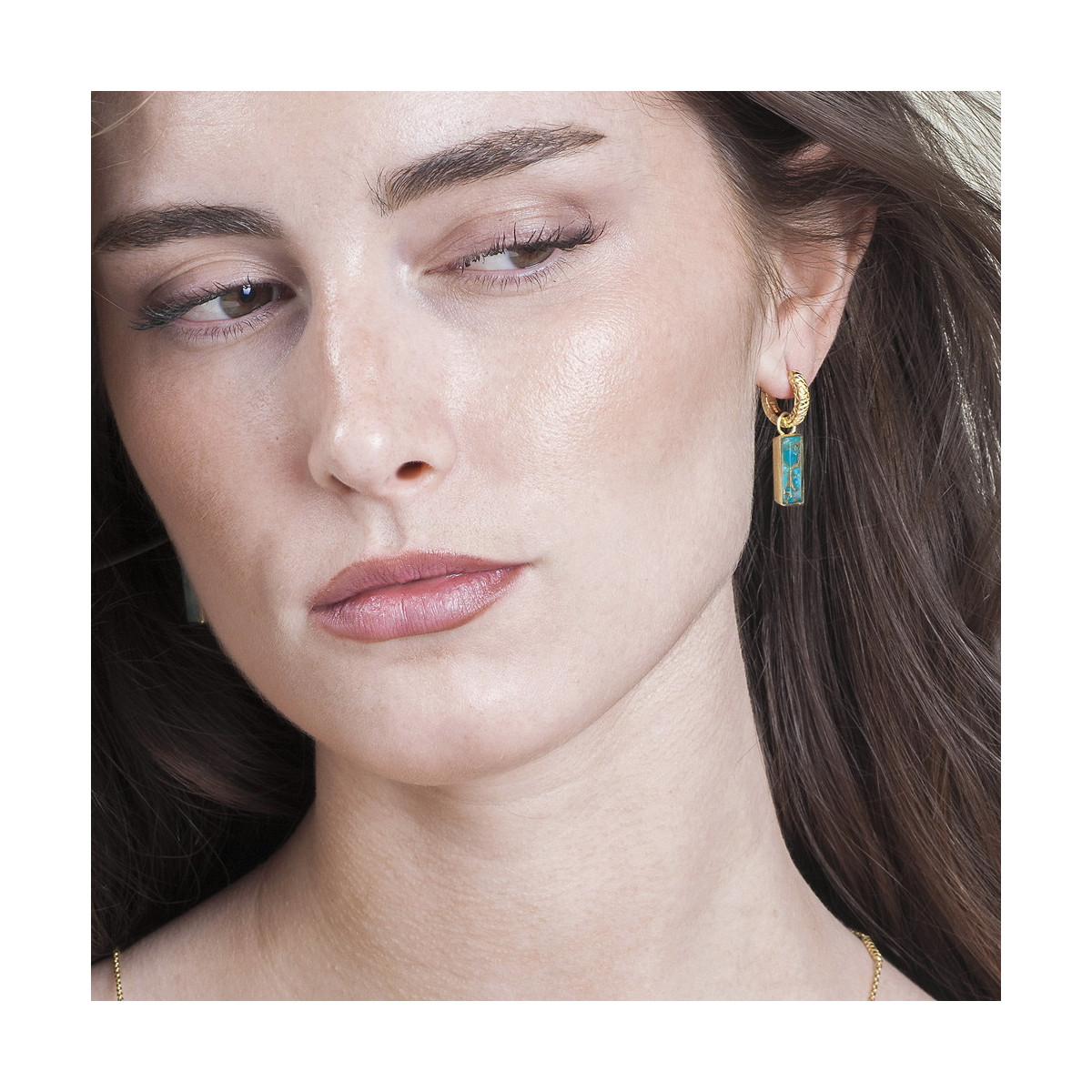Pendientes de aro con turquesa en plata de ley bañada en oro 18k