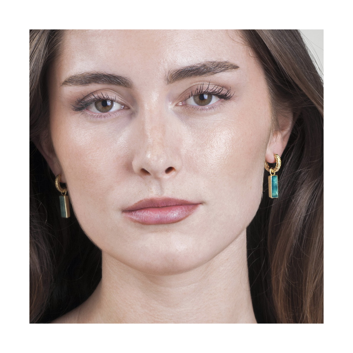 Pendientes de aro con apatita en plata de ley bañada en oro 18k