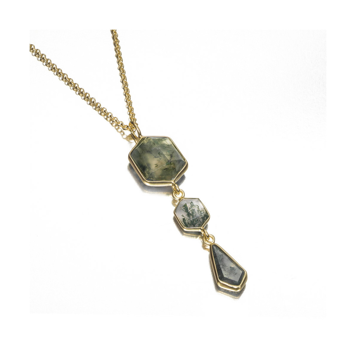 Colgante largo con ágata musgo de plata con baño de oro 18k