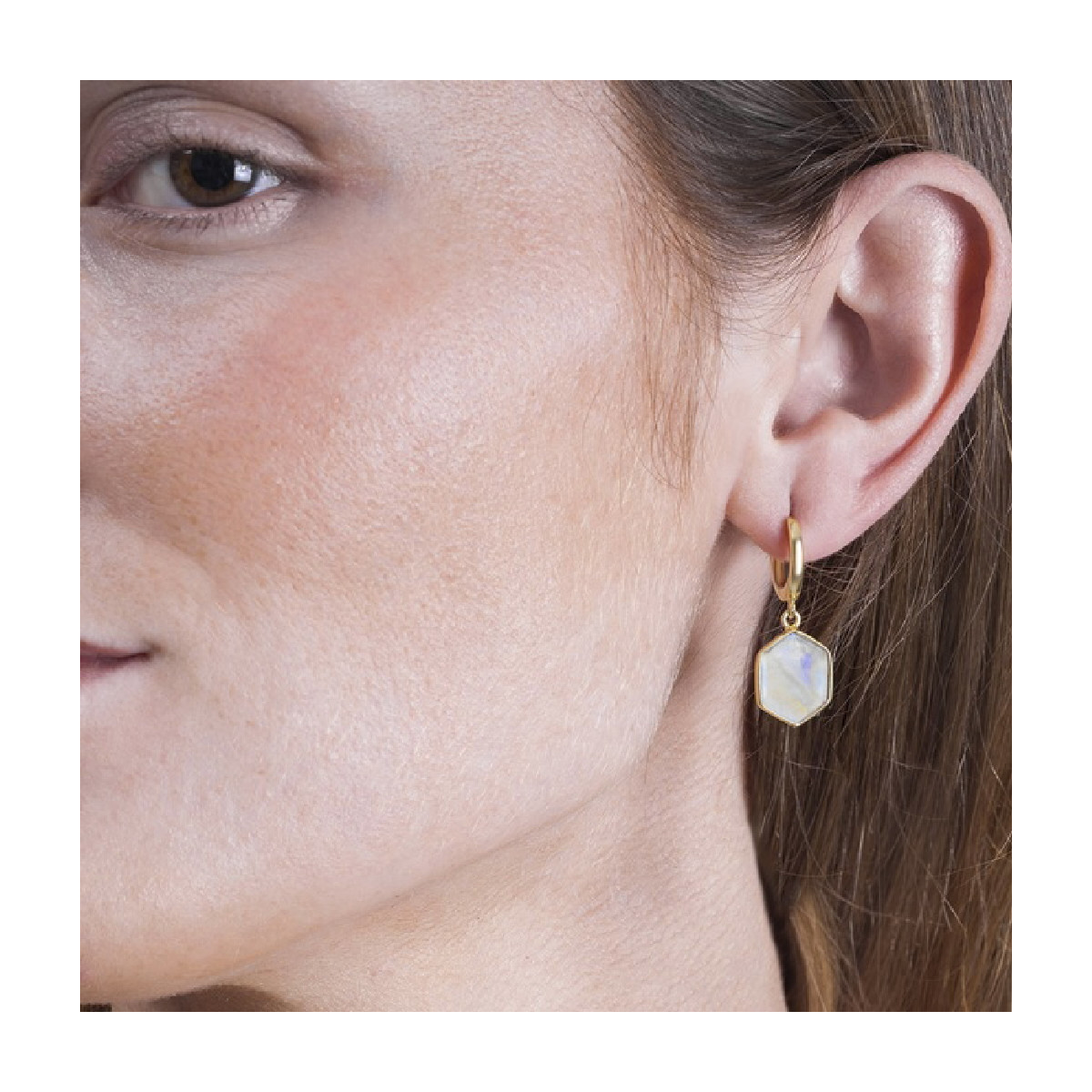 Pendiente de aro con espectrolita hexagonal de plata con baño de oro 18k