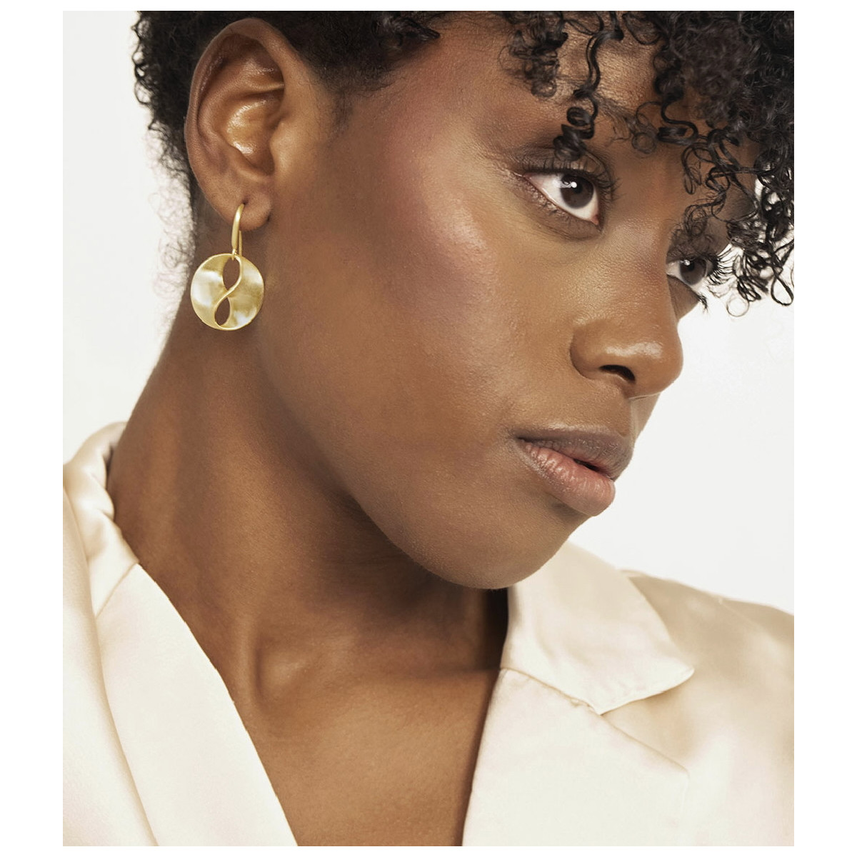 Hook earrings with large links in 18k gold vermeil sterling silver