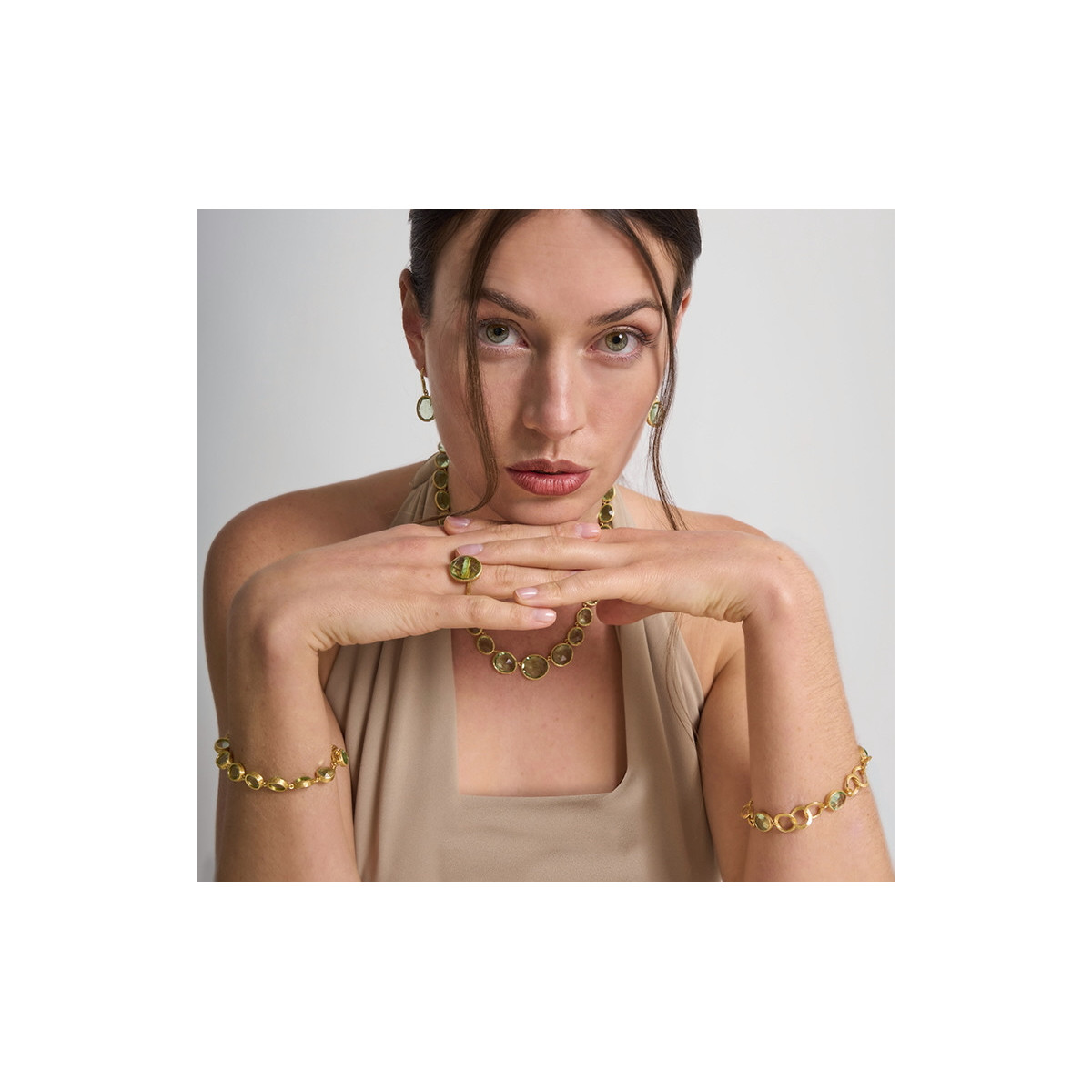 Collar con amatista verde en plata de ley con baño de oro de 18k