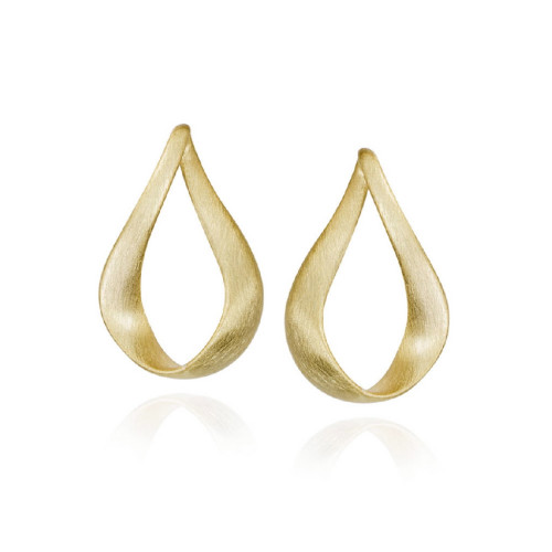 Pendientes pequeños con diseño en V invertida de plata con baño de oro 18k