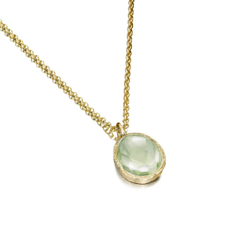 Colgante pequeño con amatista verde tallada en plata de ley con baño de oro de 18k