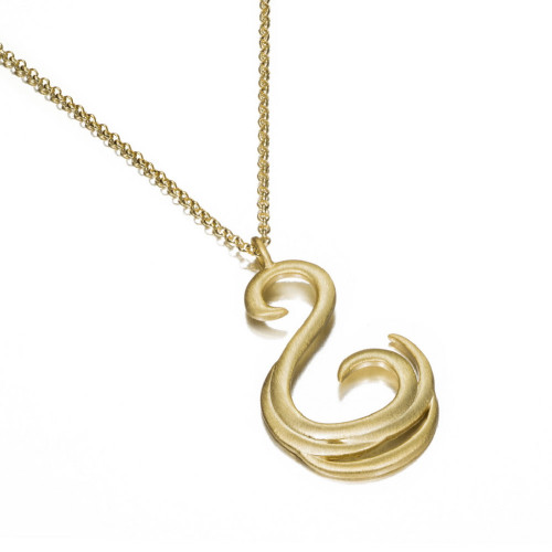 Colgante en forma de S de plata con baño de oro 18k