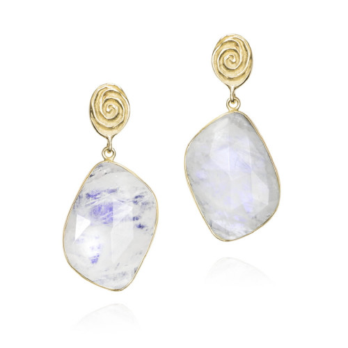 Pendientes con espectrolita y detalle orgánico en plata de ley con baño de oro de 18k