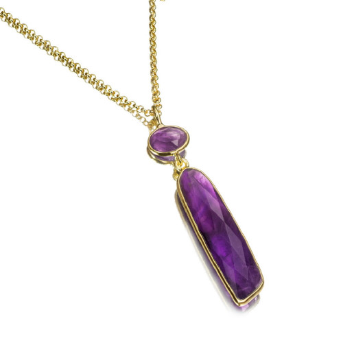 Colgante con amatista ovalada de plata con baño de oro 18k