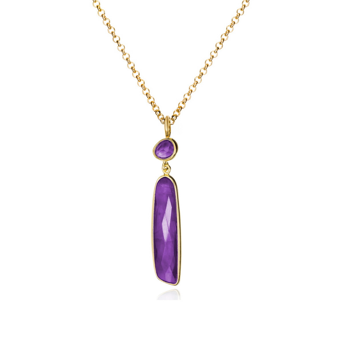 Colgante con amatista ovalada de plata con baño de oro 18k