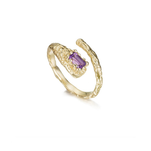 Anillo orgánico con amatista geométrica en plata de ley con baño de oro de 18k