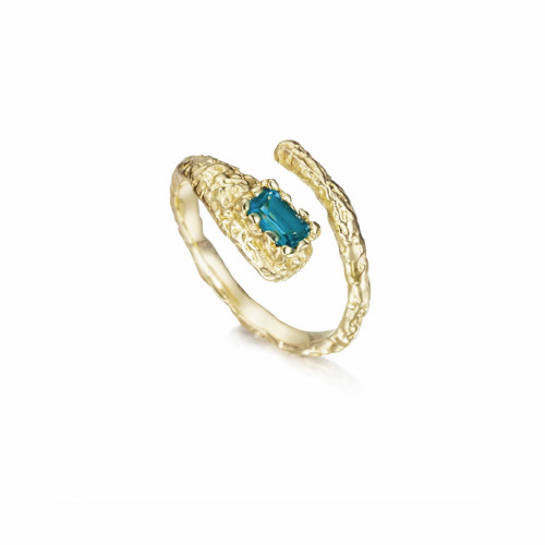 Anillo orgánico con apatita geométrica en plata de ley con baño de oro de 18k