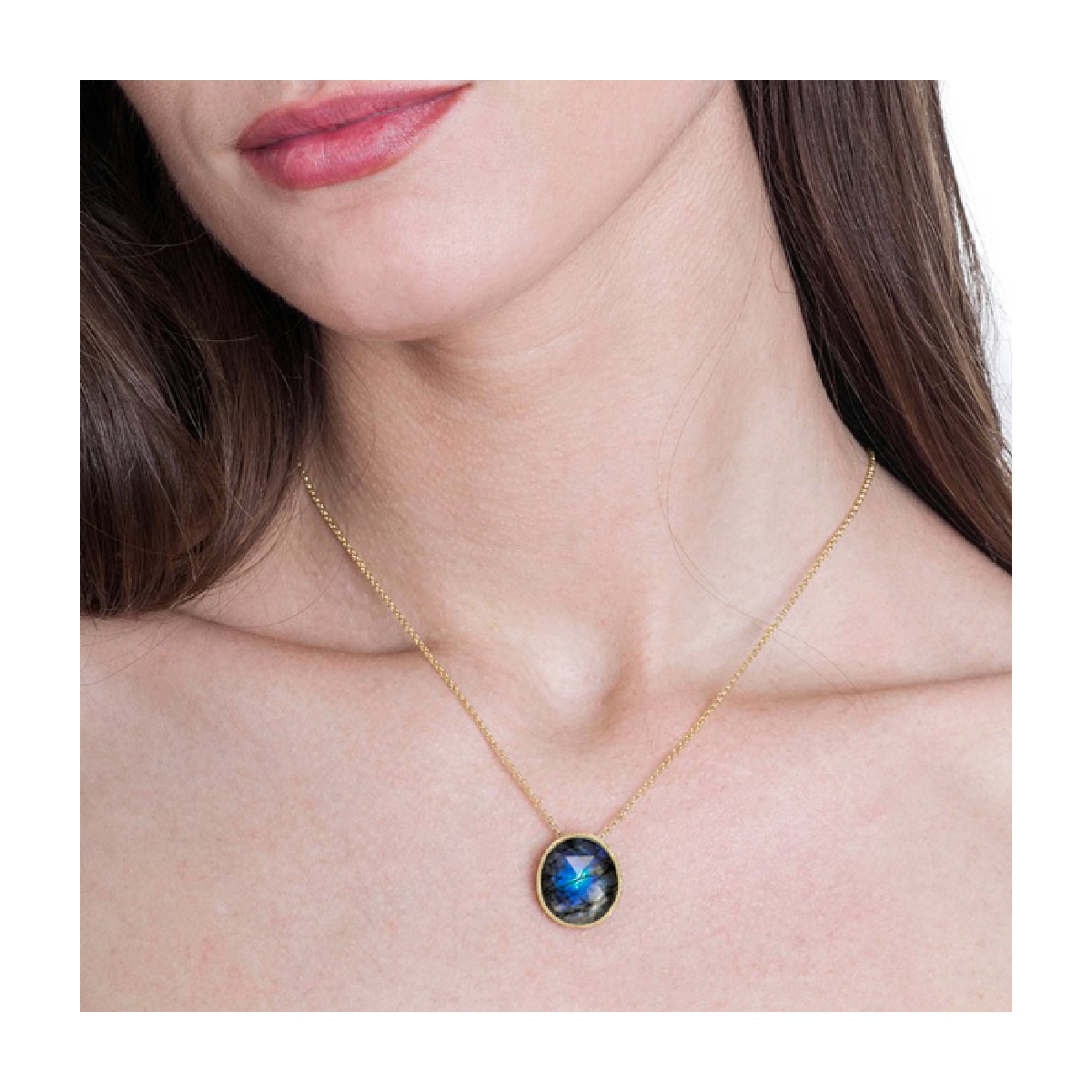 Colgante con labradorita en plata con baño de oro 18k