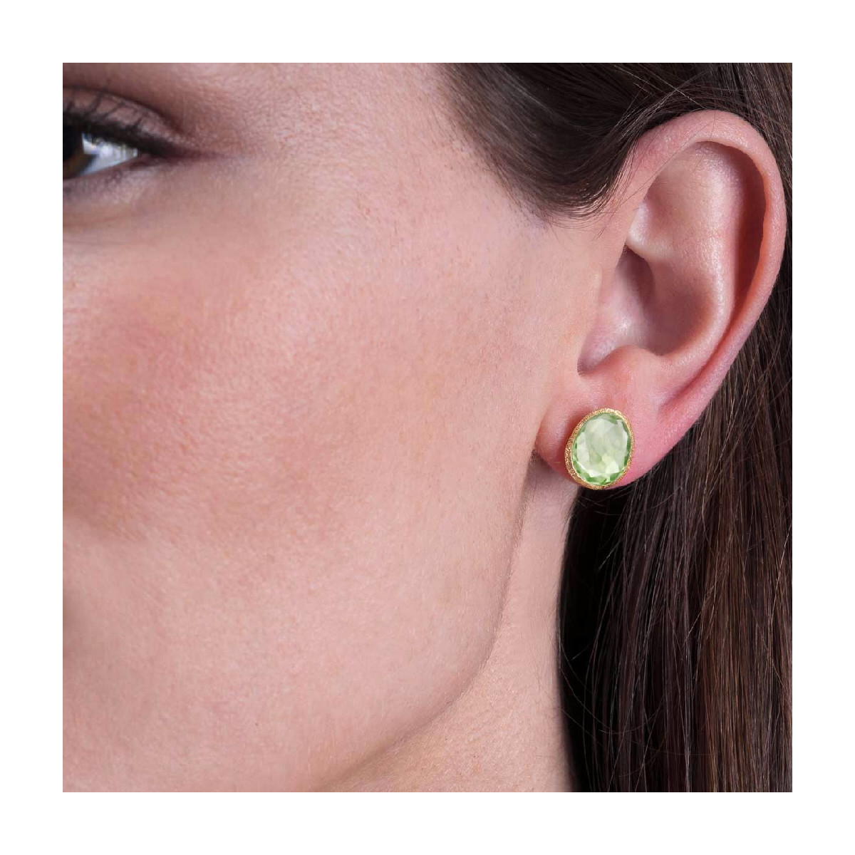Pendientes de botón con amatista verde tallada en plata de ley con baño de oro de 18k