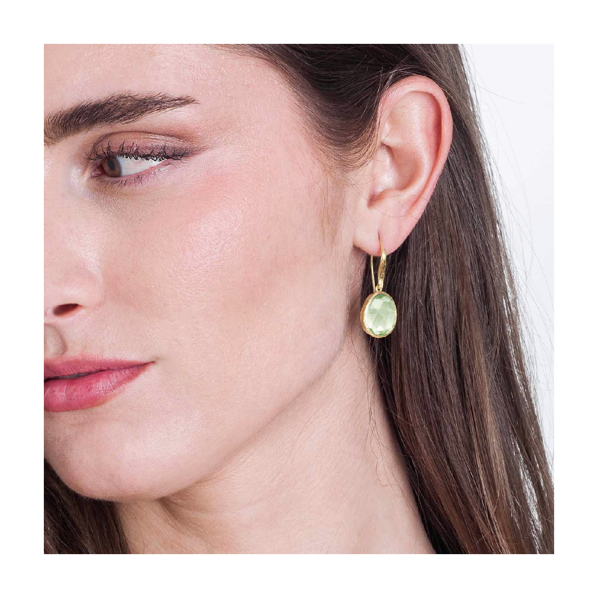 Pendientes de aro con amatista verde tallada en plata de ley con baño de oro de 18k