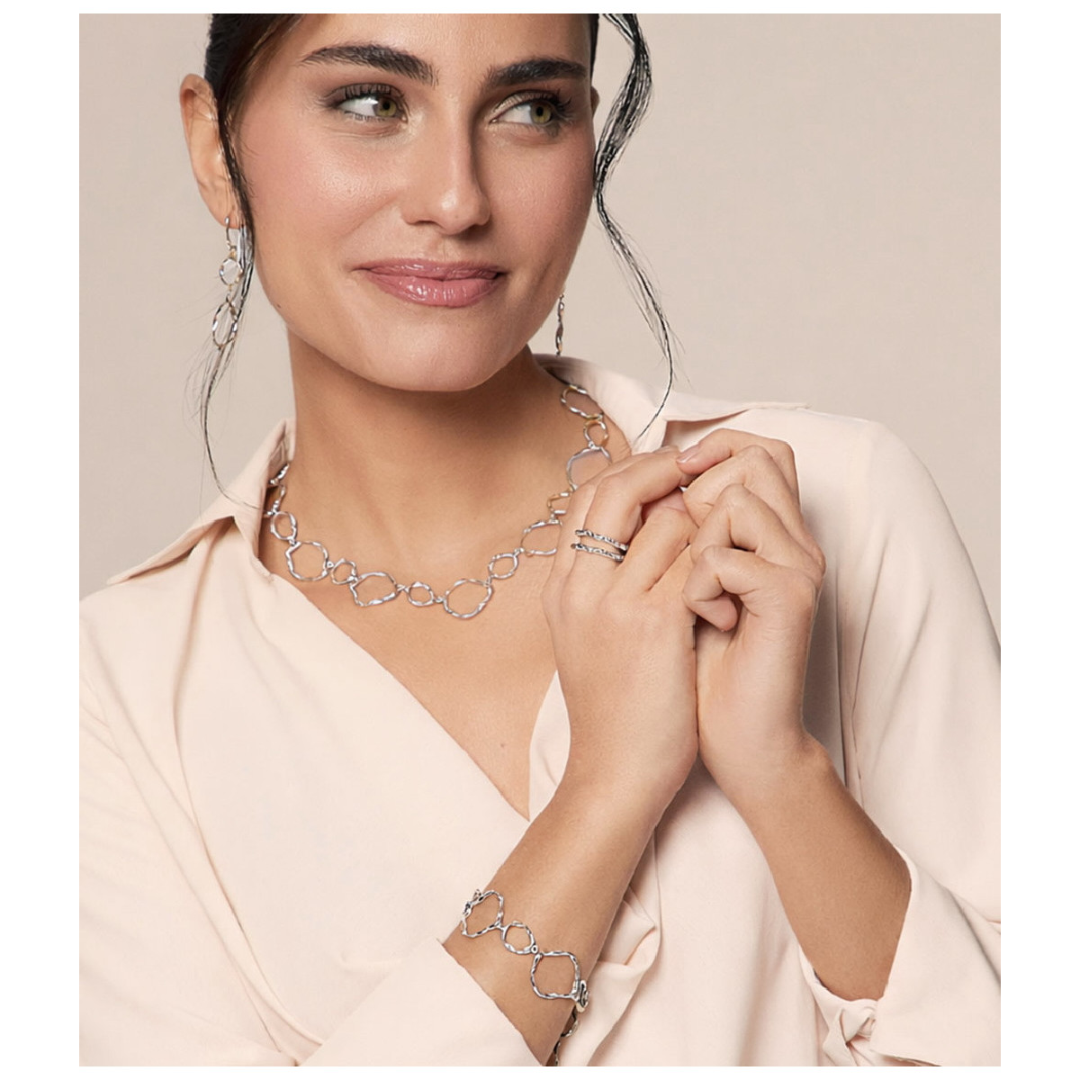 Collar de formas irregulares de plata de ley 925
