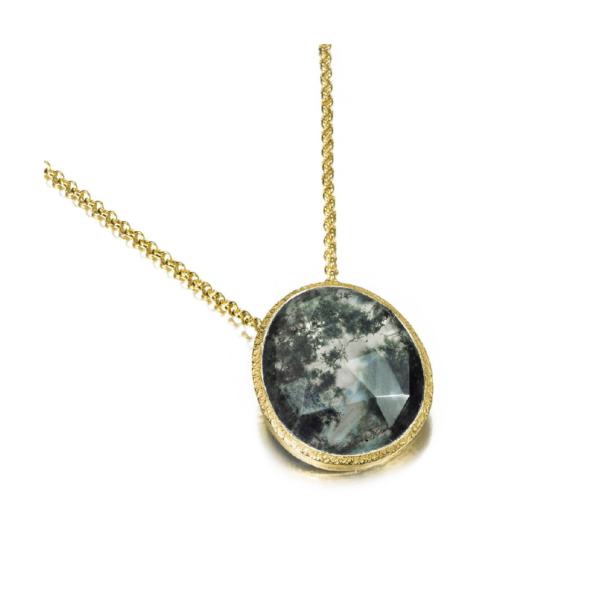 Colgante con ágata musgo tallada en plata de ley con baño de oro de 18k