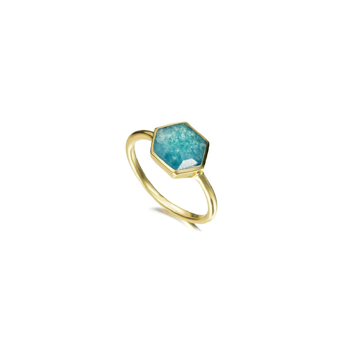 Anillo con apatita hexagonal de plata con baño de oro 18k