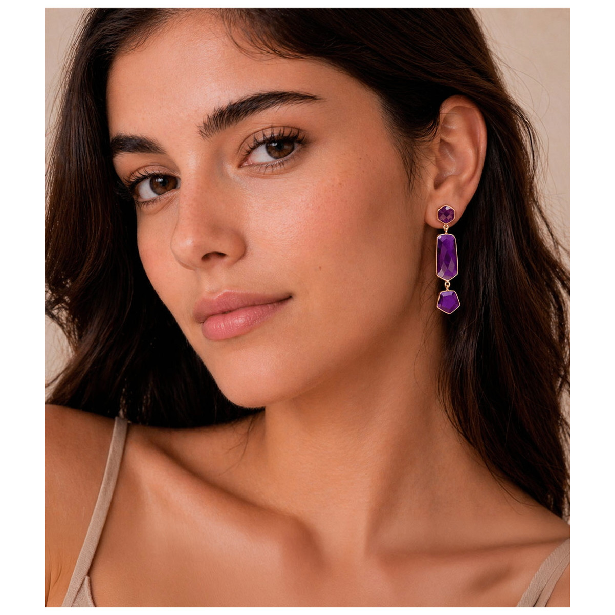 Pendientes largos con amatista geométrica de plata con baño de oro 18k