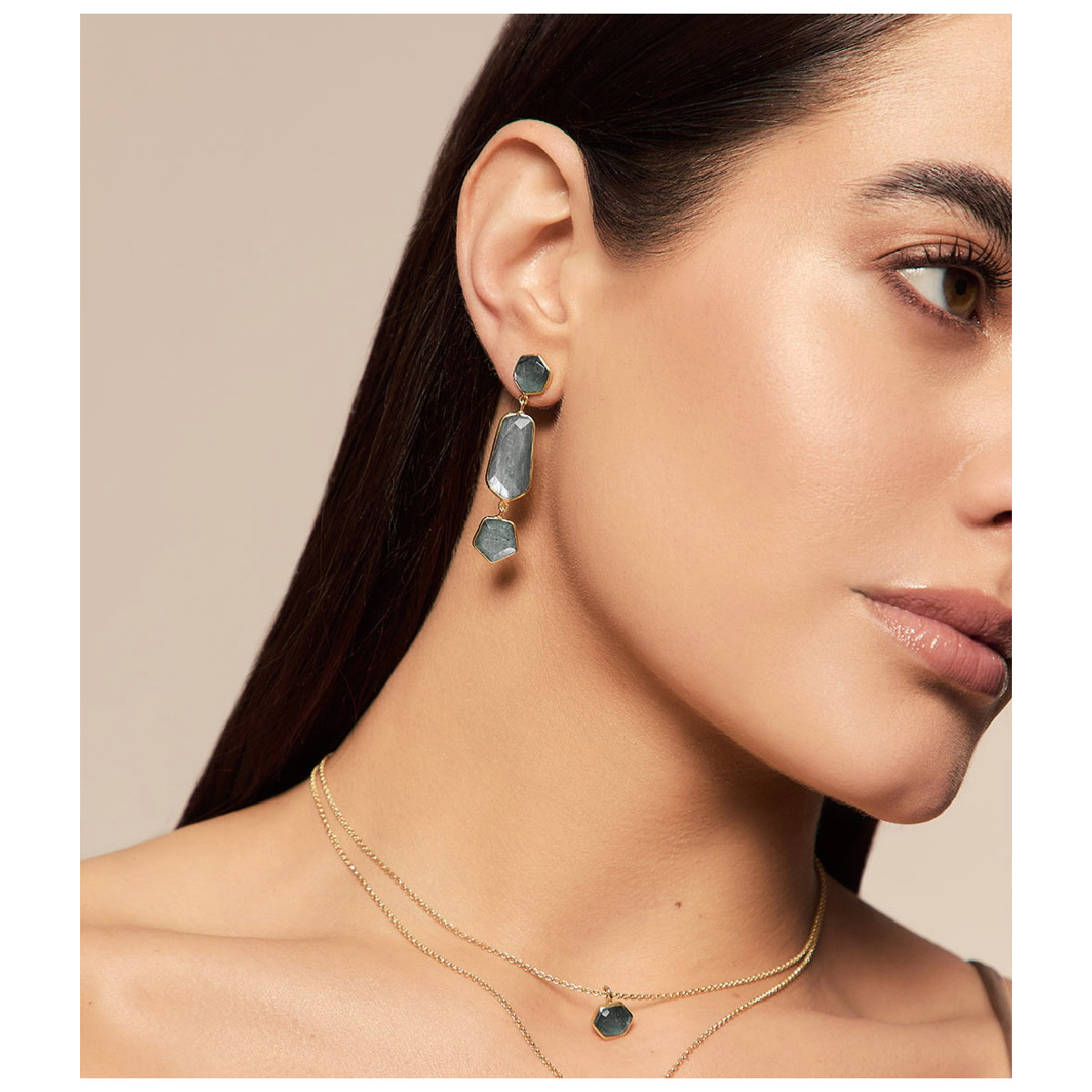 Pendientes largos con labradorita geométrica de plata con baño de oro 18k