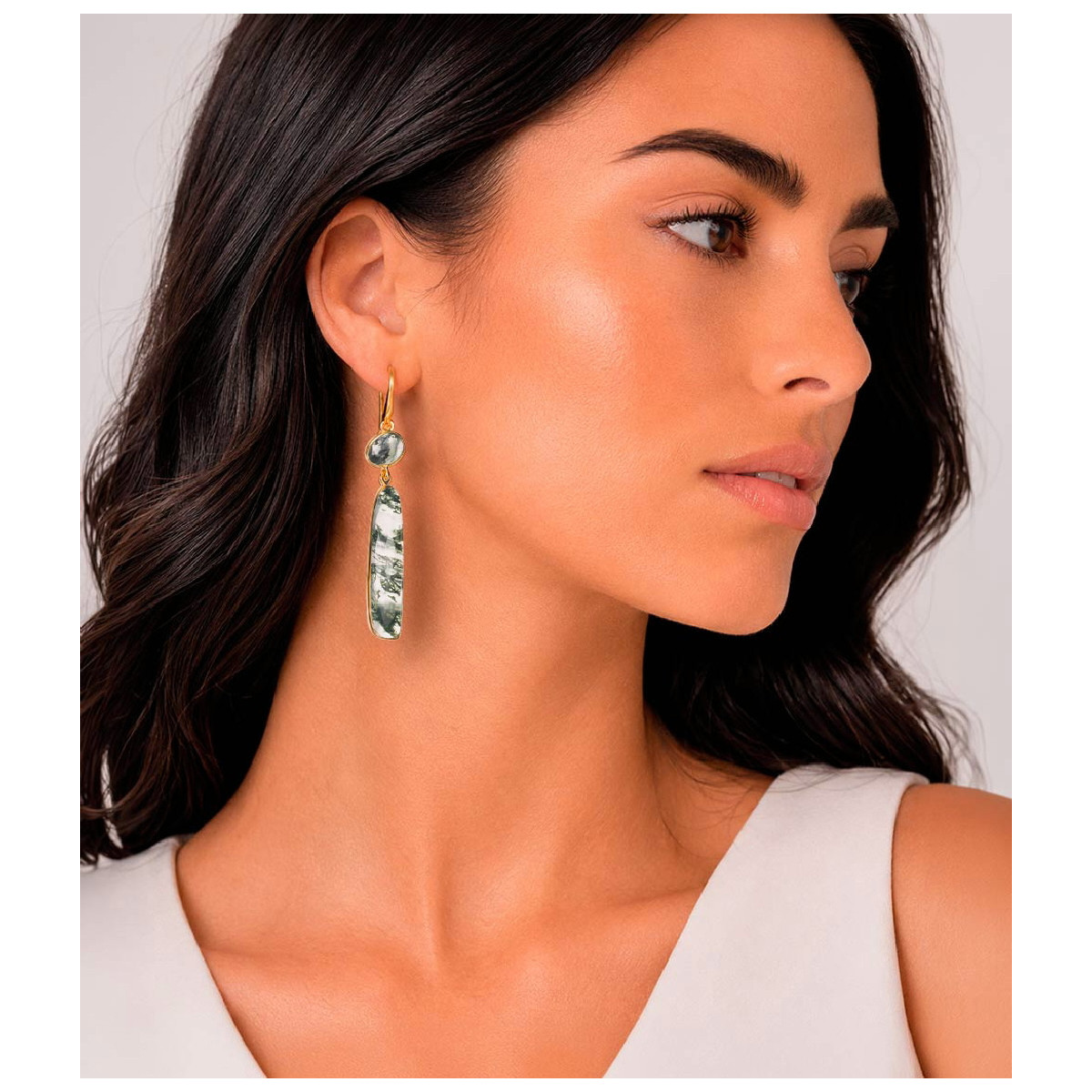 Pendientes de gancho con ágata musgo ovalada de plata con baño de oro 18k