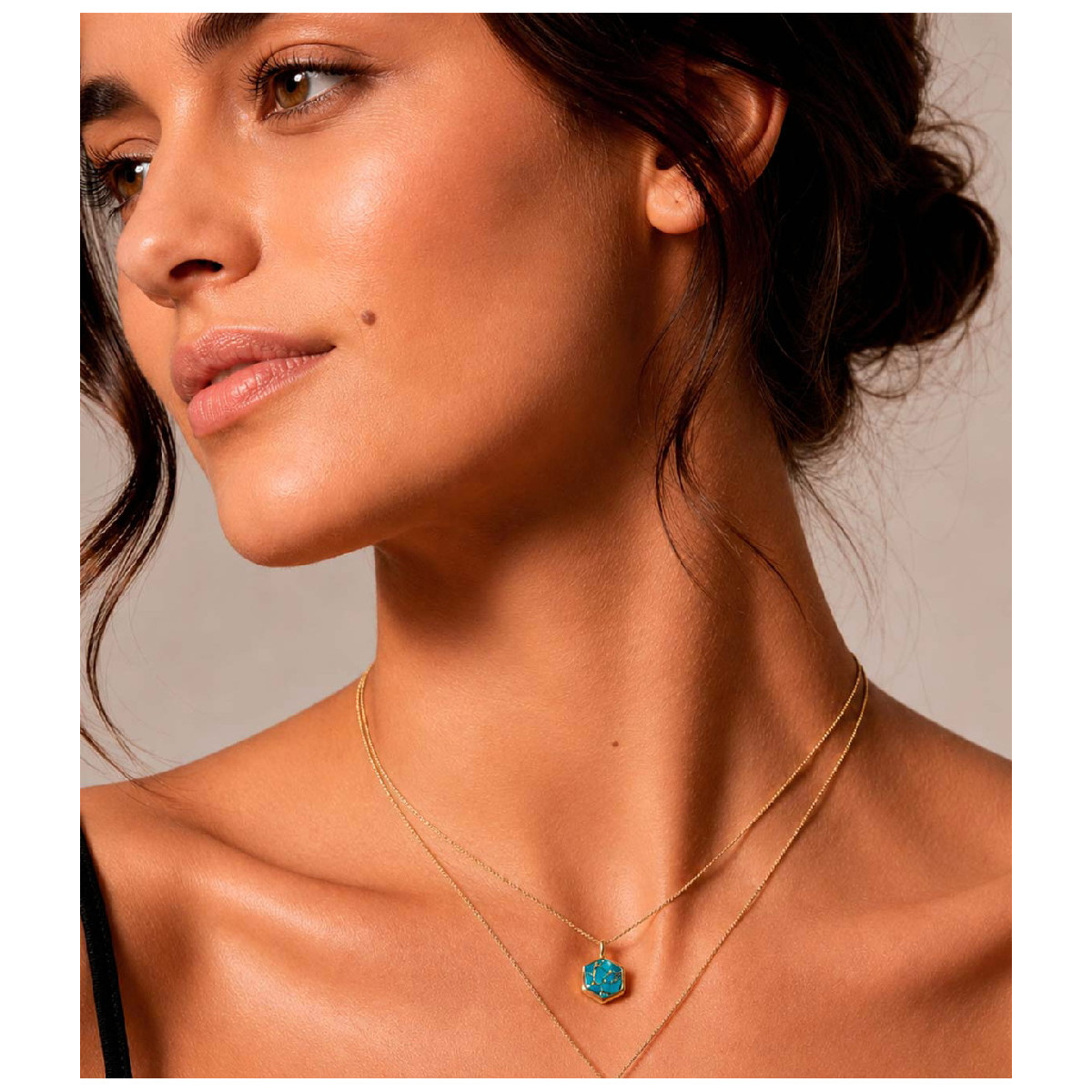Colgante hexagonal de turquesa de plata con baño de oro 18k
