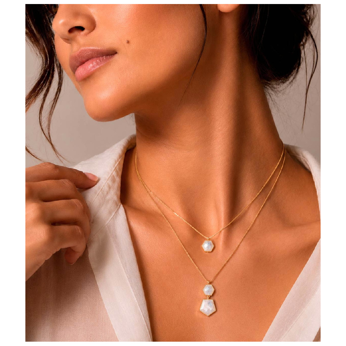 Colgante con espectrolita hexagonal de plata con baño de oro 18k